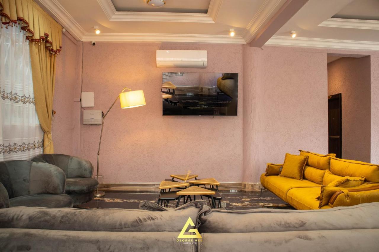 George Vee Hotel Ltd คูมาซี ภายนอก รูปภาพ