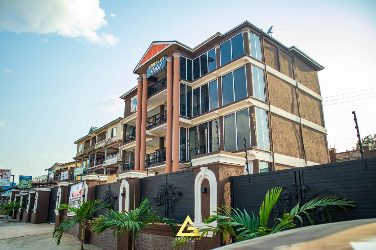 George Vee Hotel Ltd คูมาซี ภายนอก รูปภาพ