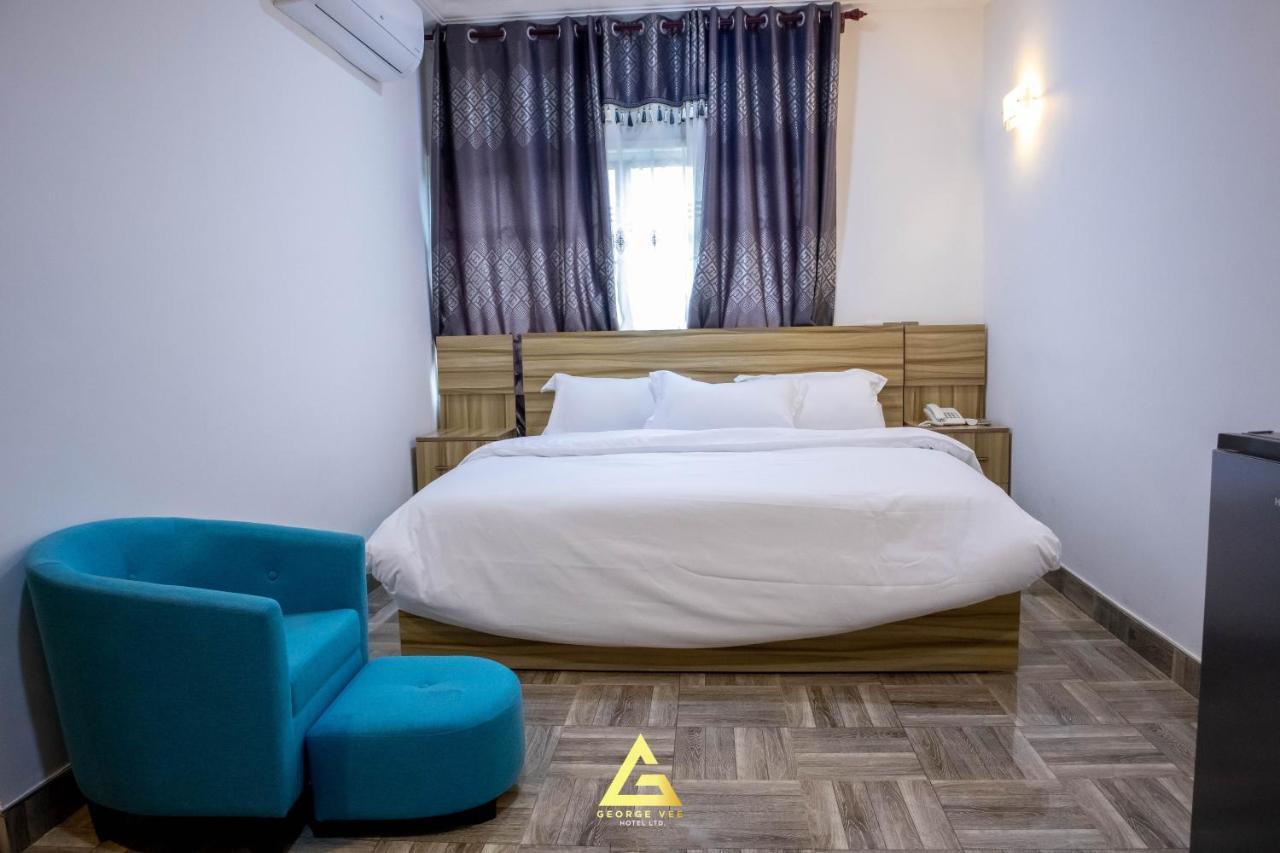 George Vee Hotel Ltd คูมาซี ภายนอก รูปภาพ