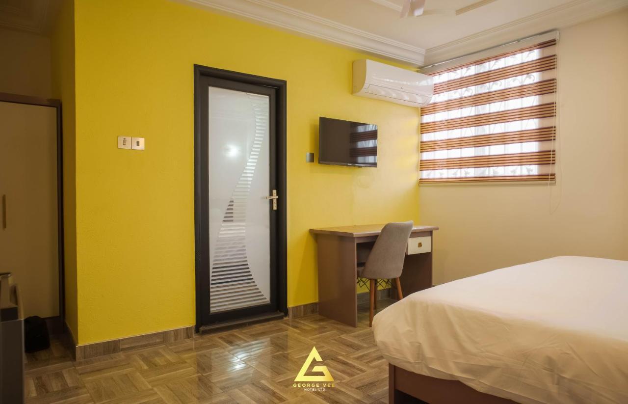 George Vee Hotel Ltd คูมาซี ภายนอก รูปภาพ