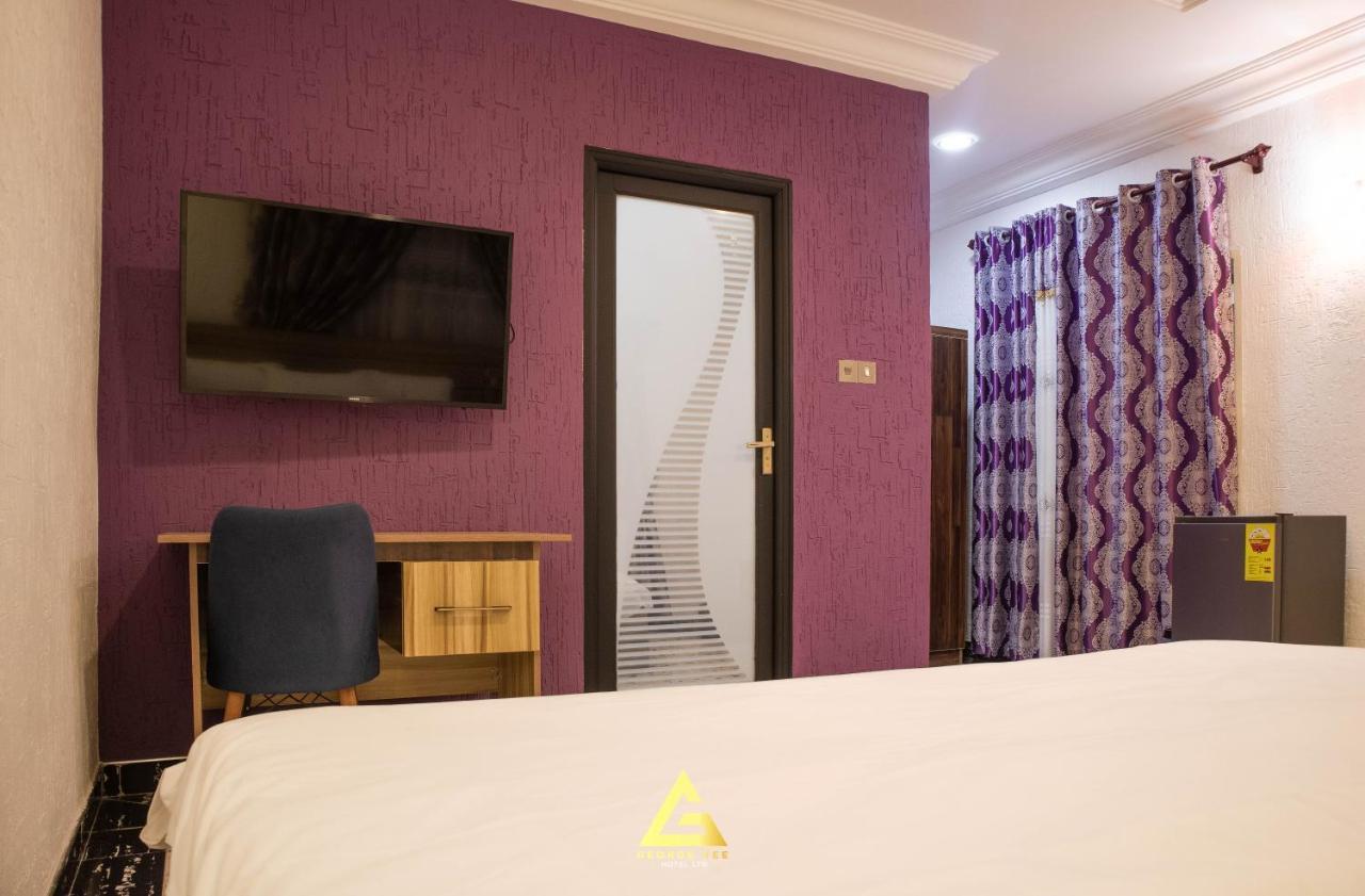 George Vee Hotel Ltd คูมาซี ภายนอก รูปภาพ